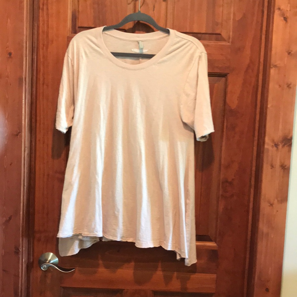 Embellish tee. Cream